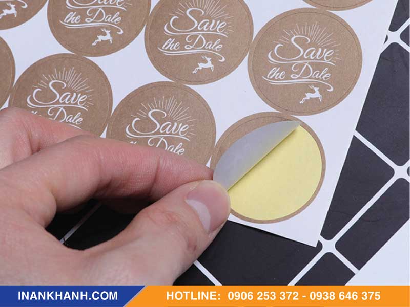 Mẫu decal giấy kraft in mực trắng