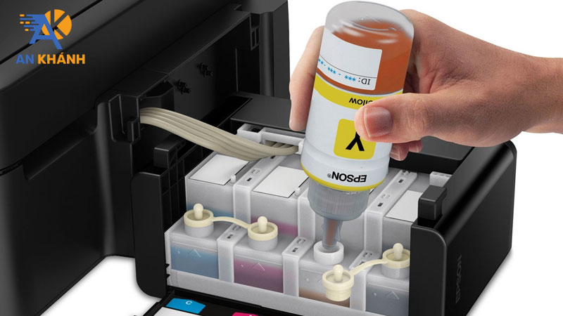 cach-thay-muc-may-in-tem-don-gian-dung-ky-thuat-inankhanh