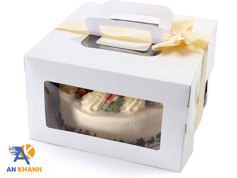 hop-banh-sinh-nhat-co-cua-so-trong-suot-inankhanh
