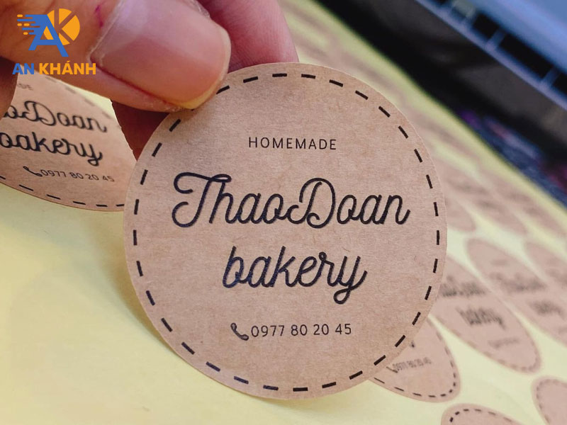 kich-thuoc-tem-nhan-cho-san-pham-handmade-inankhanh